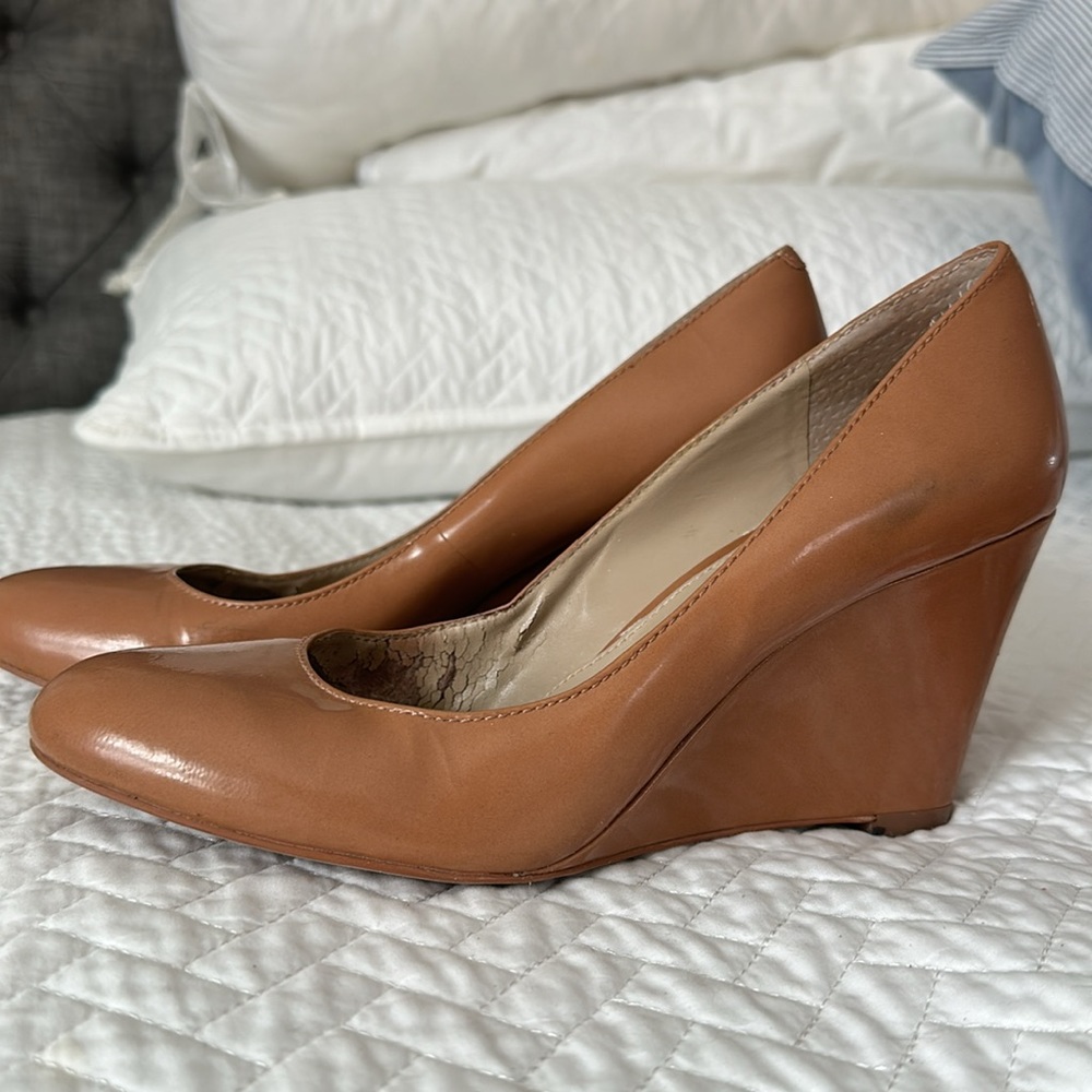 Saks 5th Avenue nude leather wedge heels
